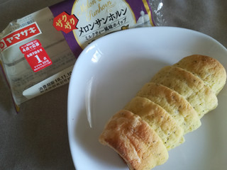 「ヤマザキ メロンサンホルン ミルクティー風味ホイップ 袋1個」のクチコミ画像 by おっちゃまさん
