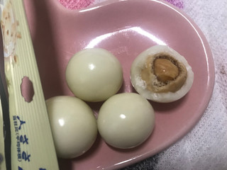 「森永製菓 大玉チョコボール ピーナッツ ホワイト 袋56g」のクチコミ画像 by SweetSilさん