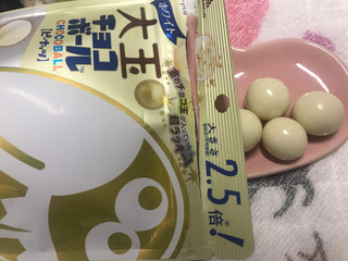 「森永製菓 大玉チョコボール ピーナッツ ホワイト 袋56g」のクチコミ画像 by SweetSilさん