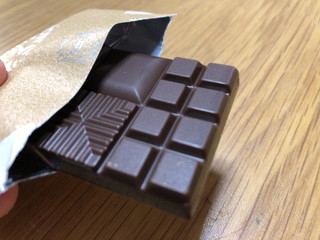 「明治 ザ・チョコレート 清らかに香るジャスミンティー 箱50g」のクチコミ画像 by ちいぼうさん