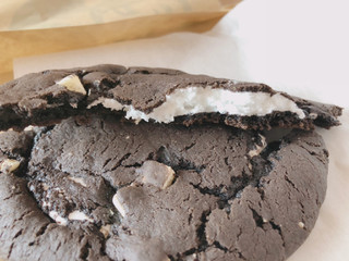 「スターバックス ブラックココア＆ホワイトマシュマロクッキー」のクチコミ画像 by gggさん