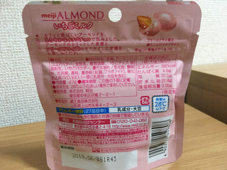 「明治 アーモンドチョコレート いちごミルク 袋47g」のクチコミ画像 by なでしこ5296さん