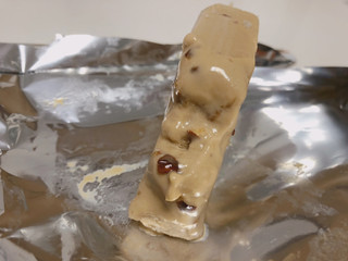 「セブンプレミアム こんなにナッツの食感が楽しめるキャラメルアイスバー 袋60ml」のクチコミ画像 by gggさん