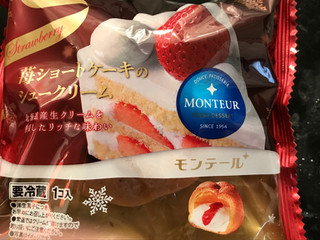 「モンテール 小さな洋菓子店 苺ショートケーキのシュークリーム 袋1個」のクチコミ画像 by 甘党一族さん