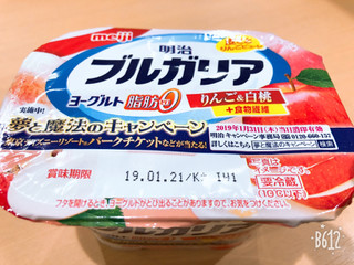 「明治 ブルガリアヨーグルト りんご＆白桃＋食物繊維 カップ180g」のクチコミ画像 by なしなしなしなしさん