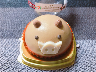 「セブン-イレブン 干支 いのししチョコケーキ」のクチコミ画像 by レビュアーさん