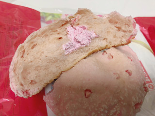 「ヤマザキ いちごメロンパン 袋1個」のクチコミ画像 by gggさん