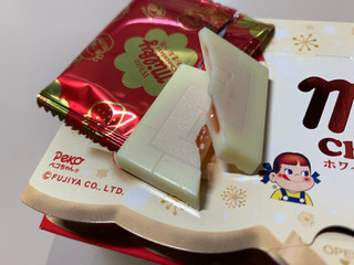 「不二家 ホワイトミルキーチョコレート あまおう苺 箱60g」のクチコミ画像 by SweetSilさん