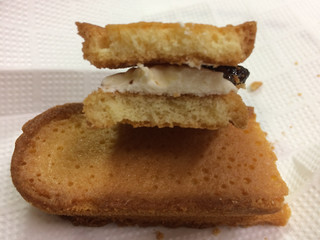 「ファミリーマート 香ばしいクッキーのクリームサンド レーズン」のクチコミ画像 by SANAさん