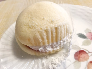 「ヤマザキ PREMIUM SWEETS ひとつぶ苺のスフレケーキ 袋1個」のクチコミ画像 by やにゃさん