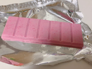 「森永製菓 板チョコアイス つぶつぶ苺 箱70ml」のクチコミ画像 by gggさん