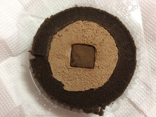「ローソン 濃深生チョコロールケーキ」のクチコミ画像 by SANAさん