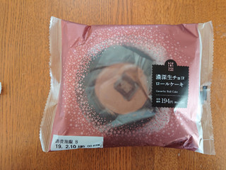 「ローソン 濃深生チョコロールケーキ」のクチコミ画像 by みぃちゃんらいちゃんさん