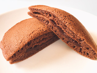 「ローソン ヘーゼルナッツチョコのもちっとパンケーキ 2個入」のクチコミ画像 by coco-lifeさん