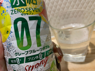 「KIRIN 氷結 ZERO SEVEN グレープフルーツダブル 缶350ml」のクチコミ画像 by SweetSilさん