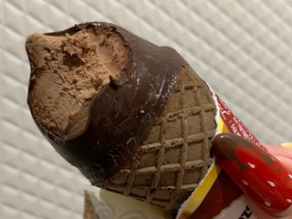 「ハーゲンダッツ クリーミーコーン チョコレートマカデミア 89ml」のクチコミ画像 by SweetSilさん