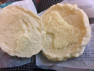 「第一パン ホワイトチョコメロンパン 袋1個」のクチコミ画像 by めーぐーさん
