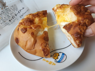 「ローソン マチノパン チーズ チーズブール」のクチコミ画像 by MAA しばらく不在さん