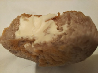 「ローソン マチノパン もち麦とくるみのミルククリームパン 2個入」のクチコミ画像 by レビュアーさん