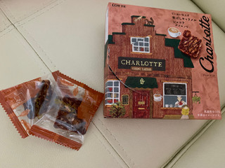 「ロッテ シャルロッテ 香ばしキャラメルショコラ カフェラテ 箱8個」のクチコミ画像 by SweetSilさん