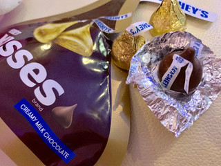 「HERSHEY’S キスチョコ クリーミーミルクチョコレート 袋36g」のクチコミ画像 by SweetSilさん