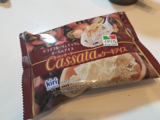 「ローソン Uchi Cafe’ SWEETS カッサータ風ケーキアイス」のクチコミ画像 by すうすうさん