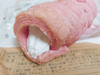 「ファミリーマート 冷やして食べるパイコロネ いちご＆ミルク」のクチコミ画像 by gggさん