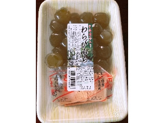 わらびもちさん専用です。 とろけるようなわらび餅に 香ばしいきな粉をたっぷりと。 透き通る