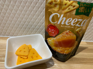 「江崎グリコ 生チーズのチーザ チェダーチーズ 袋40g」のクチコミ画像 by SweetSilさん