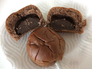 「ヤマザキ 薄皮 ほろにがチョコクリームパン 袋5個」のクチコミ画像 by SANAさん