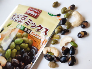 「カルビー NATURAL Calbee えだ豆ミックスうす塩味 袋25g」のクチコミ画像 by MAA しばらく不在さん