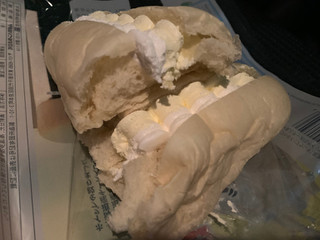 「ヤマザキ ダブルホイップサンド 北海道産牛乳とチーズのホイップ 袋1個」のクチコミ画像 by おばけさんだぞさん