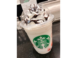 「スターバックス #STRAWBERRYVERYMUCHFRAPPUCCINO__WHITE」のクチコミ画像 by みぃぃぃさん