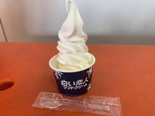 「石屋製菓 白い恋人ソフトクリーム」のクチコミ画像 by SweetSilさん