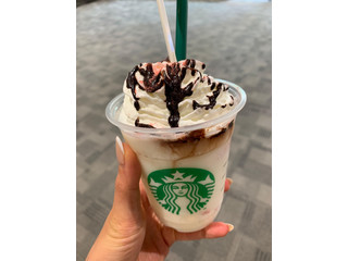 「スターバックス #STRAWBERRYVERYMUCHFRAPPUCCINO__WHITE」のクチコミ画像 by あっちゅんちゃんさん