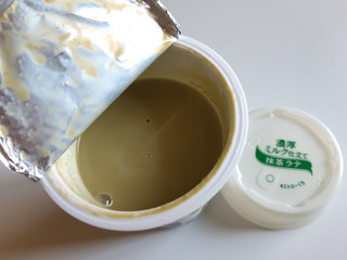 「雪印メグミルク 濃厚ミルク仕立て 抹茶ラテ カップ200g」のクチコミ画像 by MAA しばらく不在さん