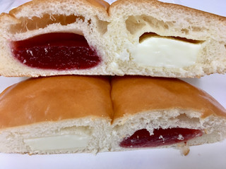 「ヤマザキ 2色パン いちごジャム＆ミルククリーム 袋1個」のクチコミ画像 by ビールが一番さん
