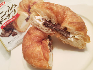 「ヤマザキ デニッシュドーナツ 板チョコ＆ホイップ 袋1個」のクチコミ画像 by MAA しばらく不在さん