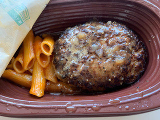 「セブンプレミアム ステーキソースの鉄板焼ハンバーグ パック170g」のクチコミ画像 by SweetSilさん