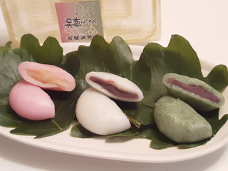 「武蔵製菓 柏餅ミックス パック3個」のクチコミ画像 by MAA しばらく不在さん