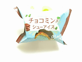 「栄屋乳業 チョコミントシューアイス」のクチコミ画像 by いちごみるうさん