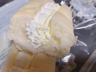 「ヤマザキ ダブルホイップサンド 北海道産牛乳とチーズのホイップ 袋1個」のクチコミ画像 by gggさん