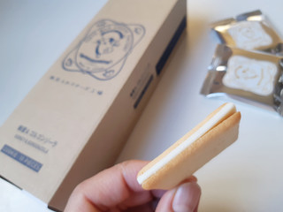 「東京ミルクチーズ工場 蜂蜜＆ゴルゴンゾーラクッキー 箱10枚」のクチコミ画像 by MAA しばらく不在さん