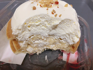 「ローソン チーズクリームのパンケーキ ベリーソース仕立て」のクチコミ画像 by gggさん