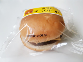 「イトーパン ダブルチーズバーガー 袋1個」のクチコミ画像 by MAA しばらく不在さん