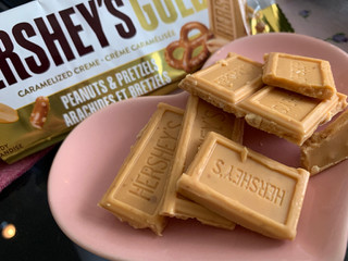 「HERSHEY’S GOLD ピーナッツ＆プレッツェル」のクチコミ画像 by SweetSilさん