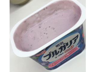 「明治 ブルガリアヨーグルト 脂肪0 ブルーベリー＆3種のベリー カップ180g」のクチコミ画像 by レビュアーさん