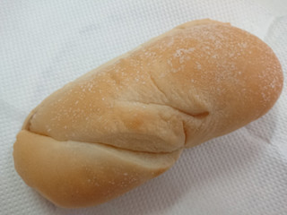 「ヤマザキ 塩キャラメルクリームコッペパン 袋1個」のクチコミ画像 by SANAさん