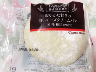 「ファミリーマート ファミマ・ベーカリー 白いチーズクリームパン」のクチコミ画像 by なしなしなしなしさん