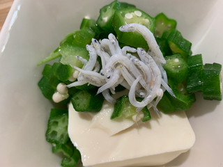 「オシキリ食品 絹 豆腐 パック300g」のクチコミ画像 by SweetSilさん
